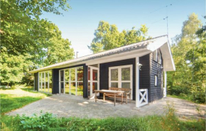 3 Bedroom Awesome Home In Glesborg, Bønnerup Strand